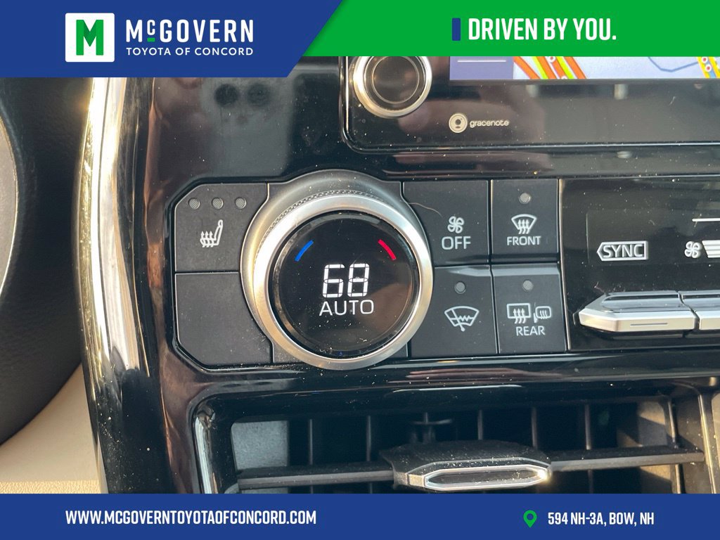 Used 2021 Toyota Highlander XLE AWD/4WD image 38
