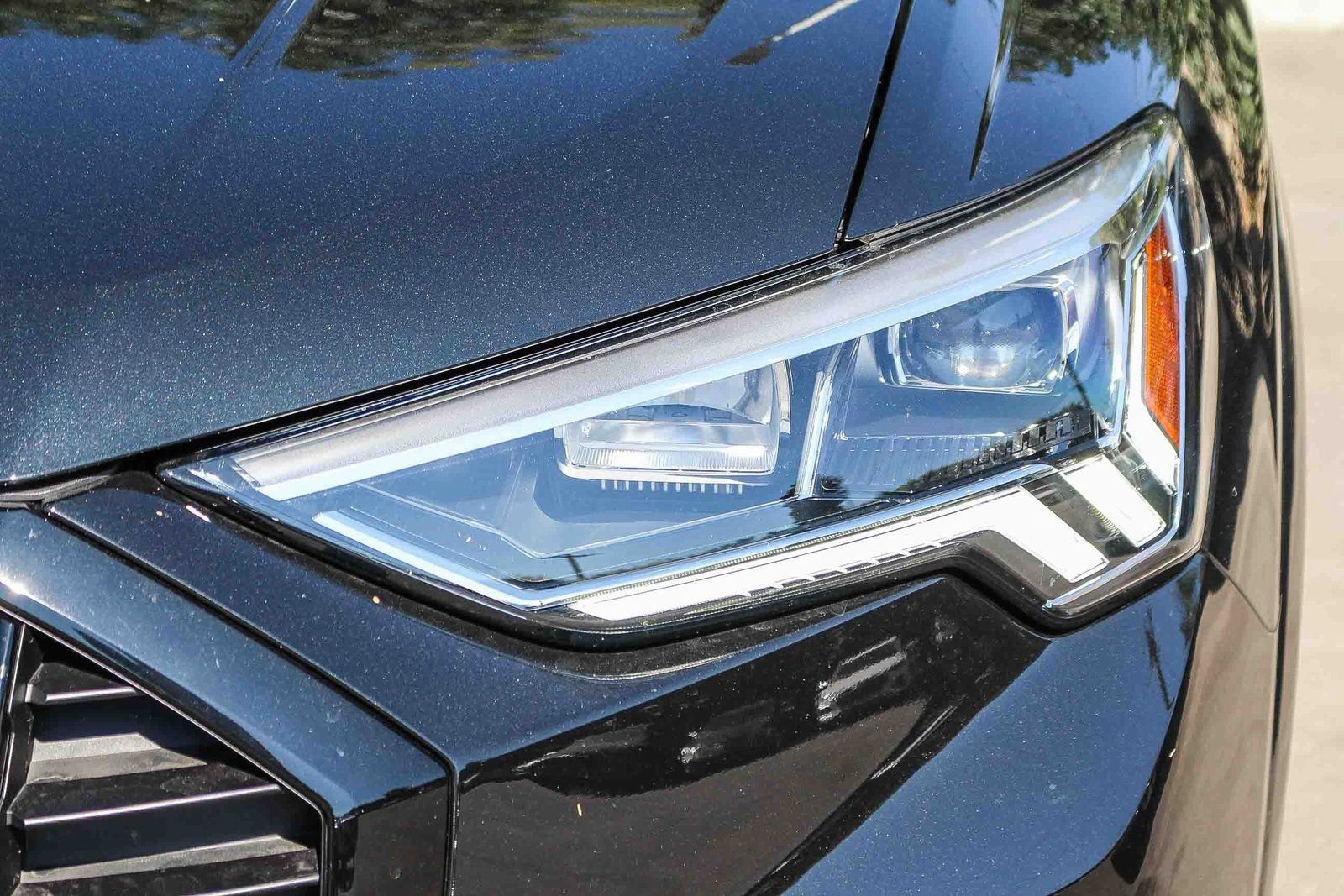 Used 2025 Audi Q3 2.0T Premium w/ Convenience Package AWD/4WD image 4