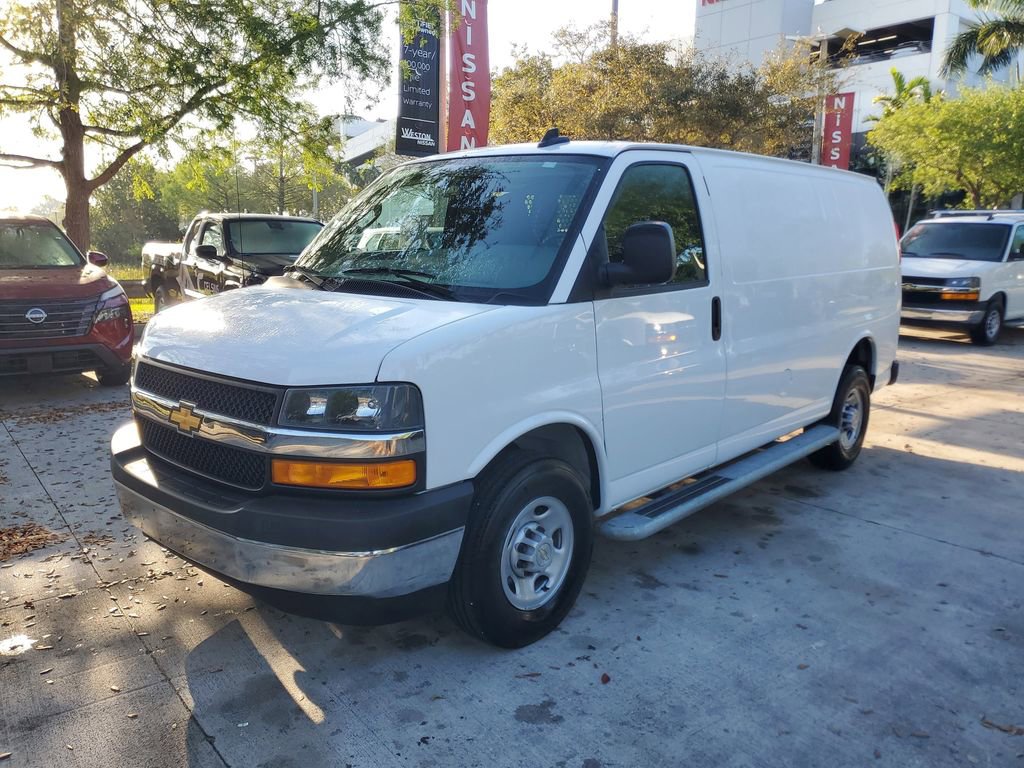Used 2024 Chevrolet Express 2500 w/ Driver Convenience Package RWD image 3