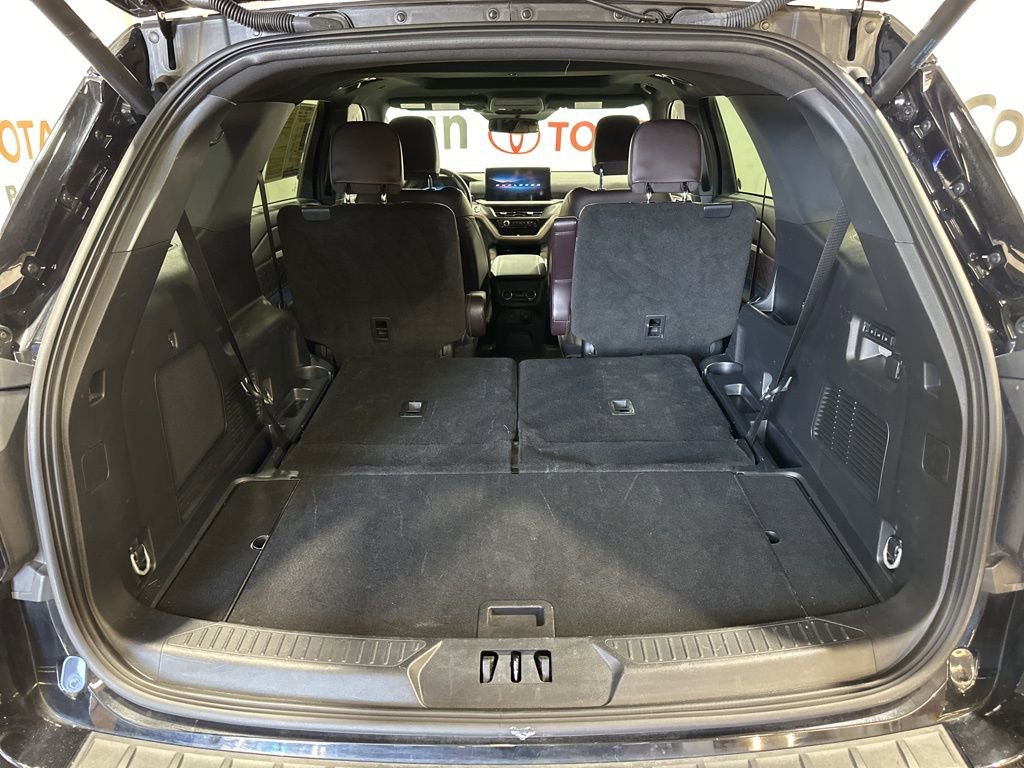 Used 2025 Ford Explorer Platinum w/ LUX Leather Package AWD/4WD image 16