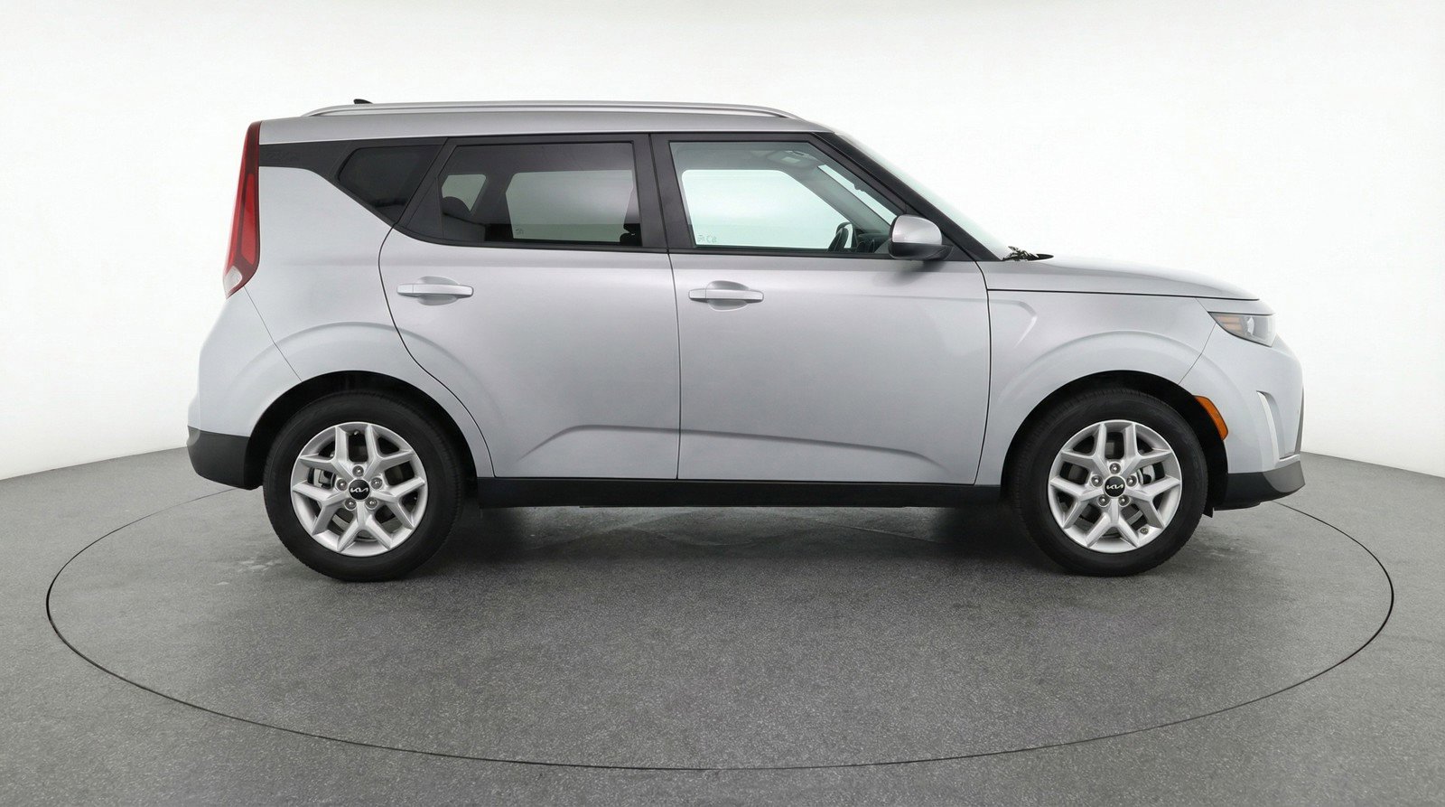 Used 2025 Kia Soul LX w/ LX Technology Package FWD image 11