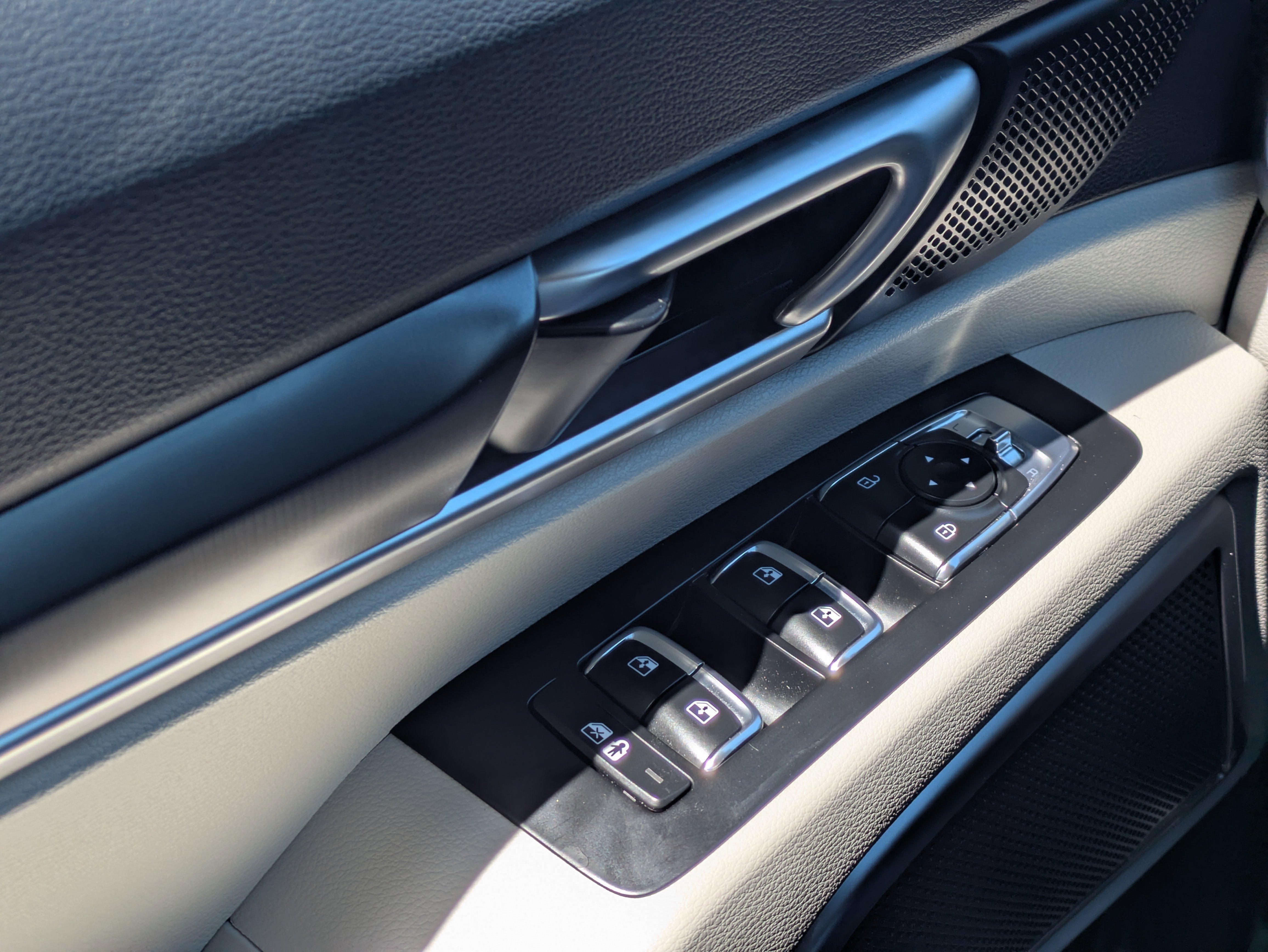 Used 2025 Kia Telluride S FWD image 27