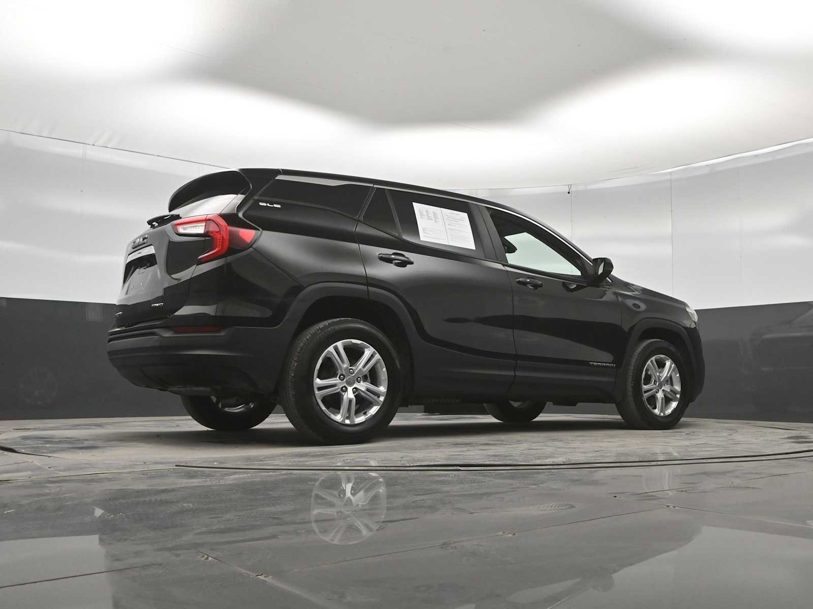 Used 2024 GMC Terrain SLE AWD/4WD image 40