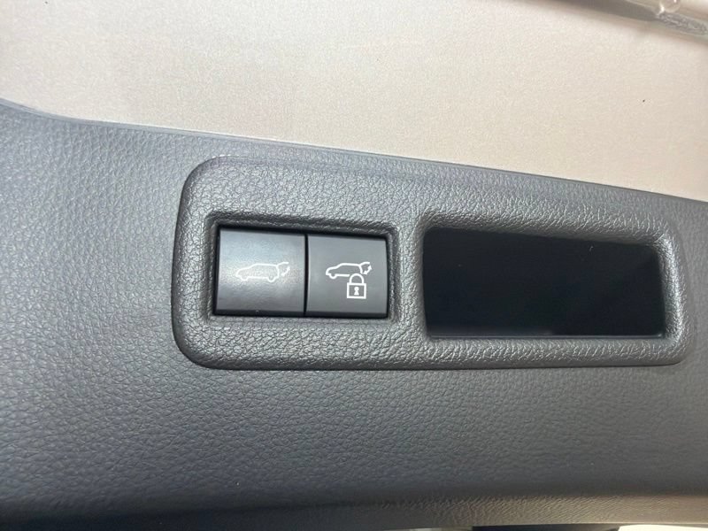 Used 2023 Toyota Venza Limited AWD/4WD image 14
