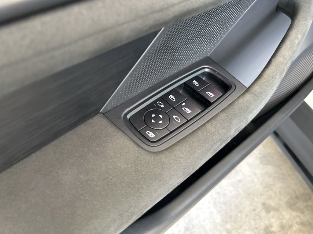 Used 2023 Porsche Taycan GTS image 39