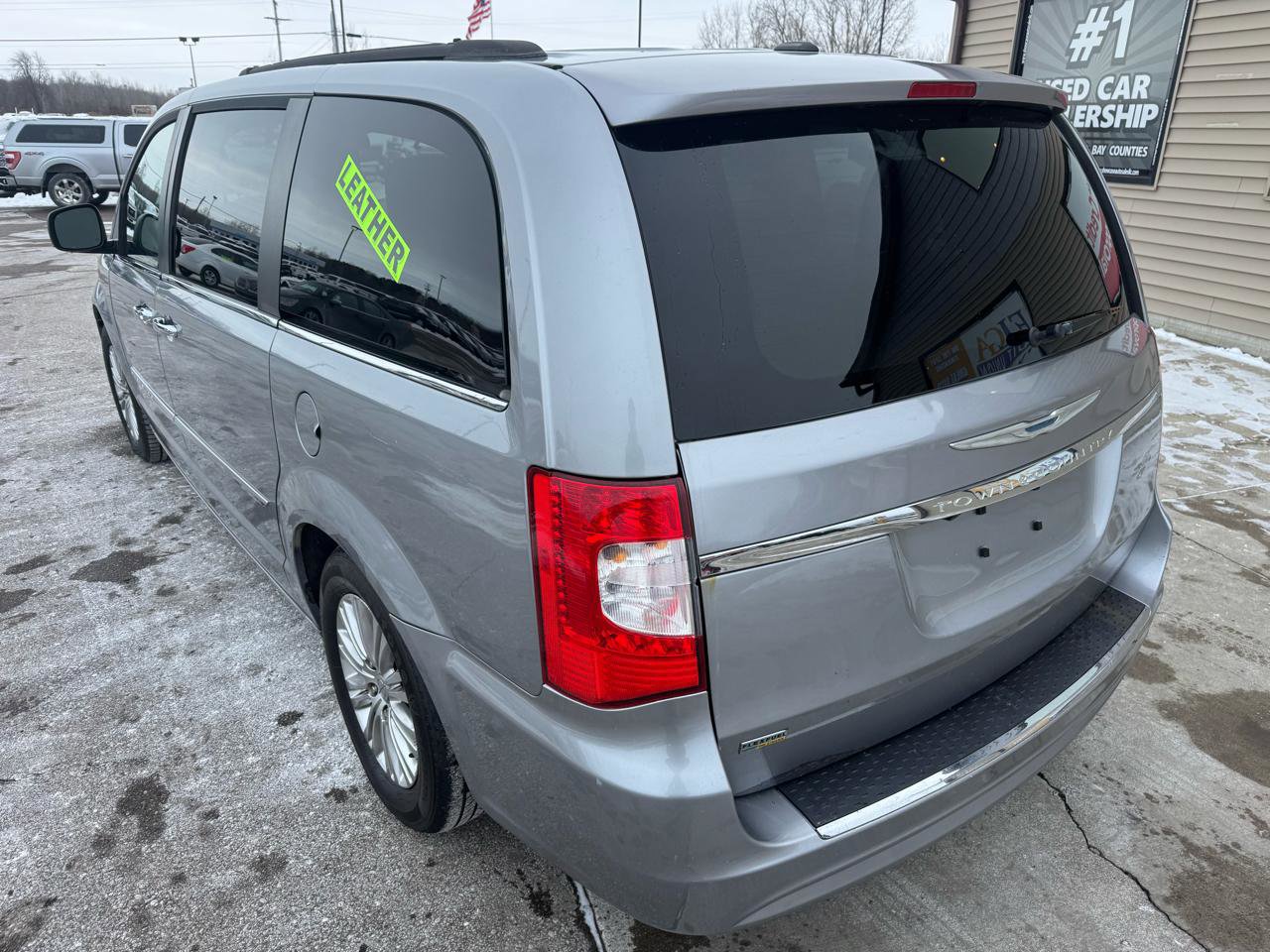 Used 2015 Chrysler Town & Country Touring w/ Driver Convenience Group FWD image 7