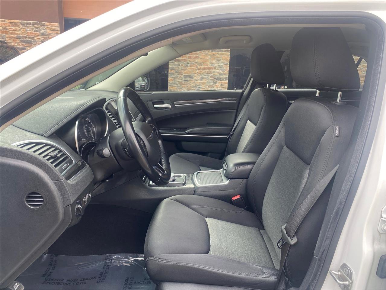 Used 2020 Chrysler 300 Touring w/ Sport Appearance Package image 9