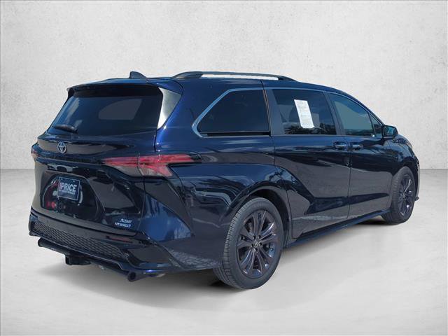 Used 2022 Toyota Sienna XSE FWD image 5