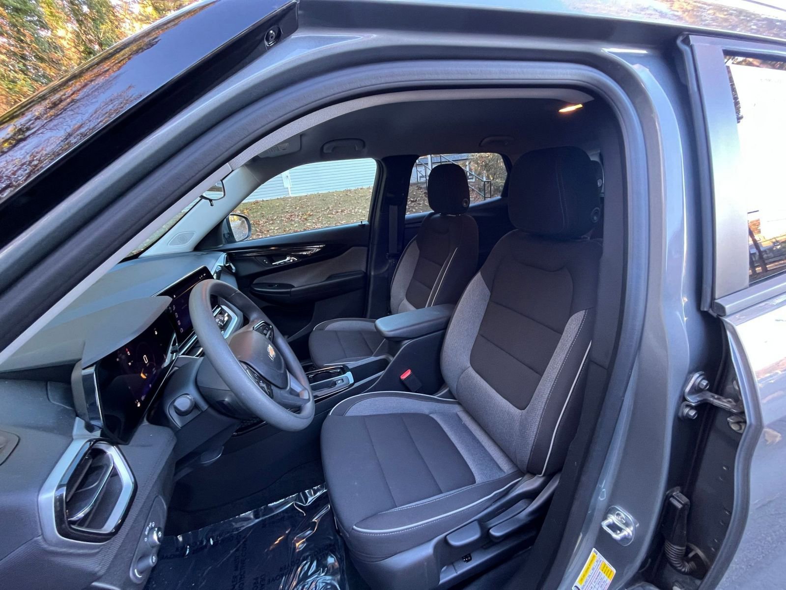 Used 2025 Chevrolet TrailBlazer LT image 32