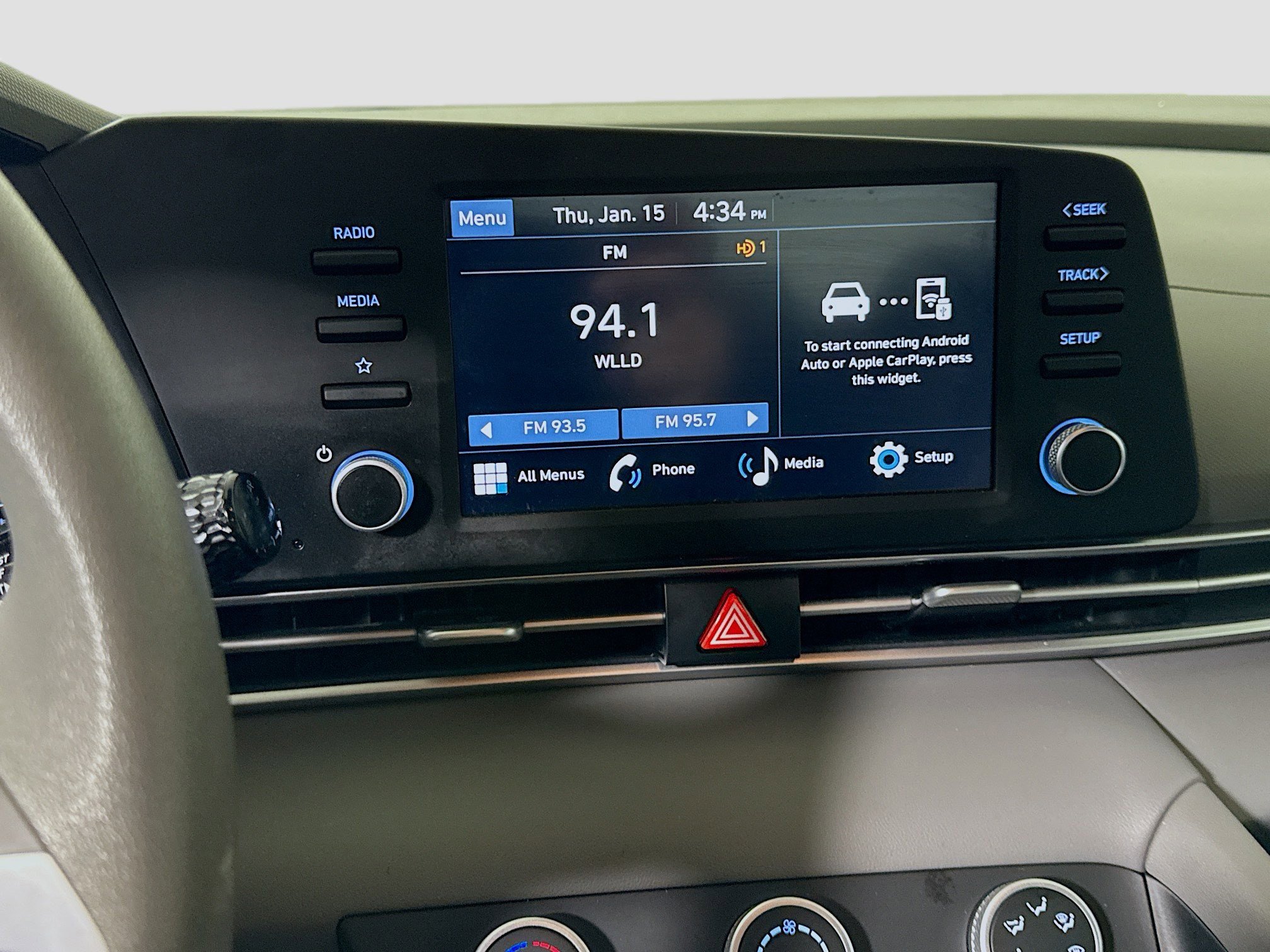 Used 2025 Hyundai Elantra SE image 18