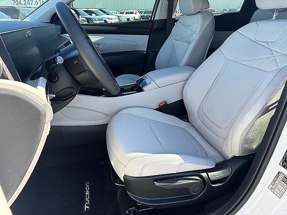 New 2026 Hyundai Tucson SE image 8