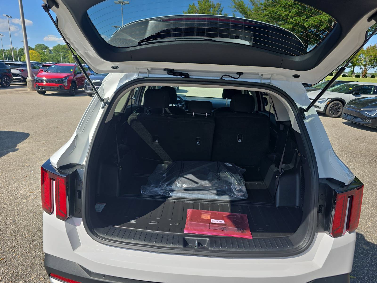 New 2026 Kia Sorento LX FWD image 13
