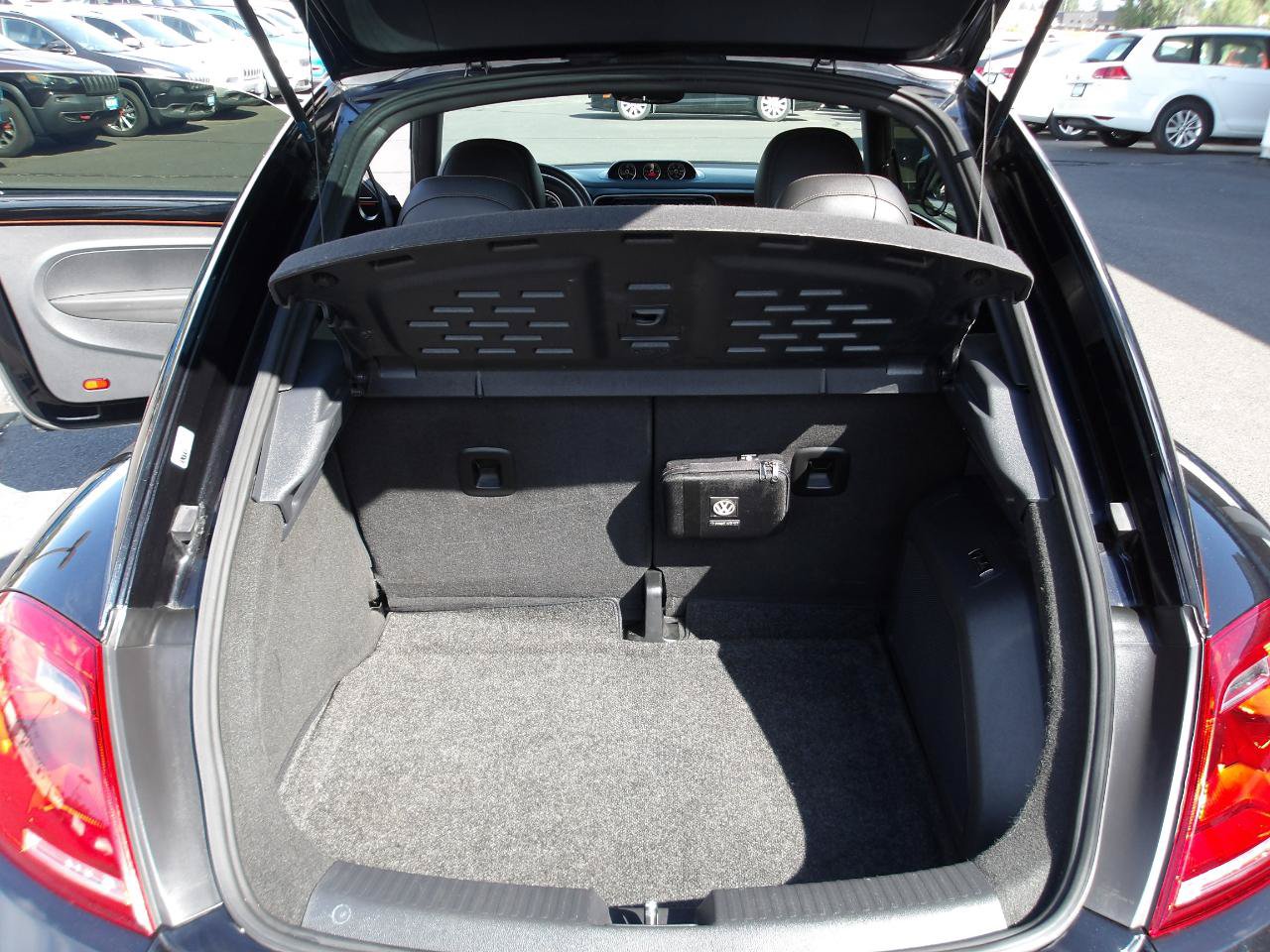Used 2013 Volkswagen Beetle Turbo FWD image 11
