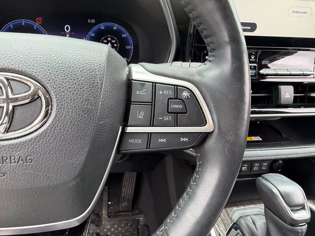 Used 2023 Toyota Highlander Platinum FWD image 26