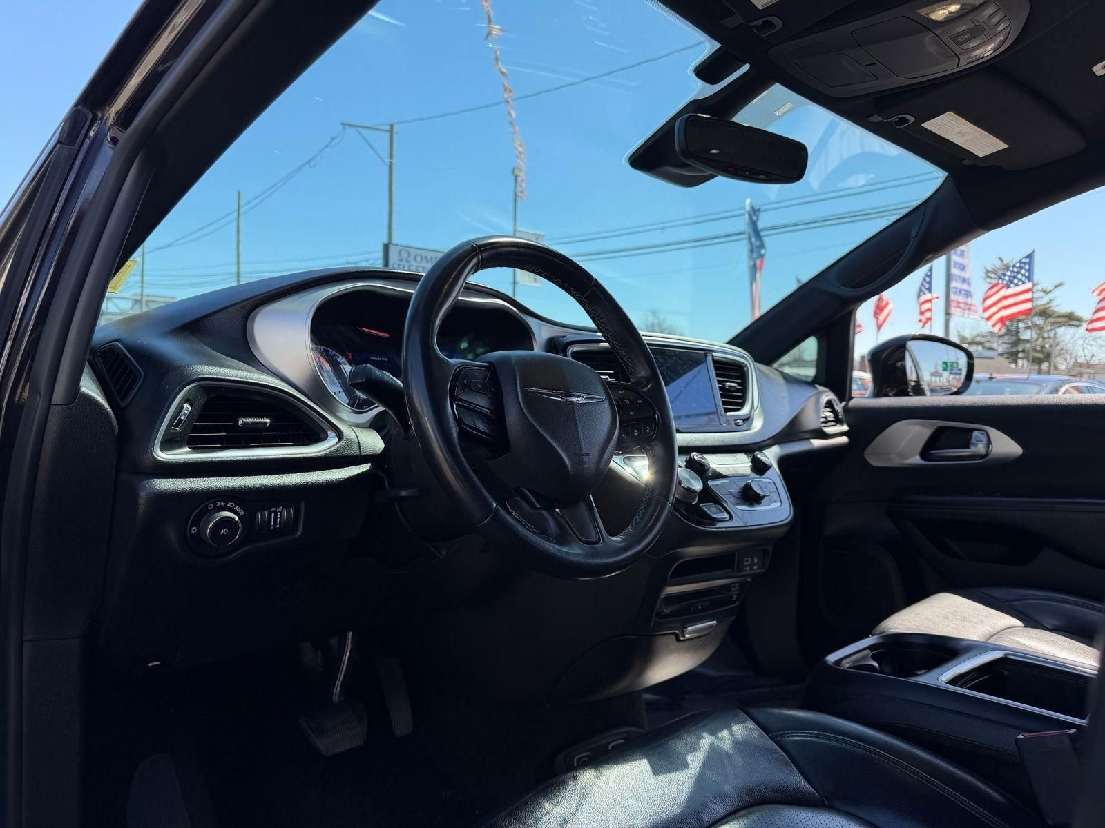 Used 2019 Chrysler Pacifica Touring-L Plus w/ Advanced Safetytec Group image 28