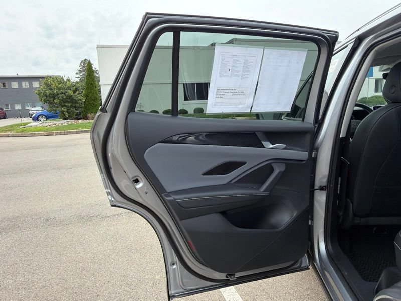 Used 2025 Volkswagen Tiguan SE AWD/4WD image 16