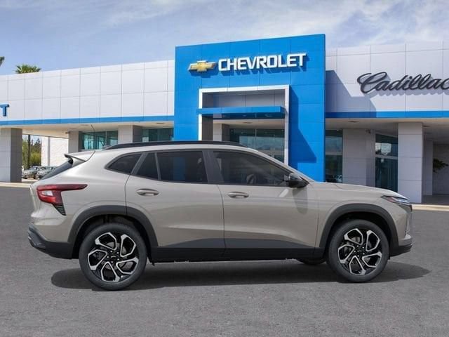 New 2026 Chevrolet Trax RS w/ Sunroof Package FWD image 3