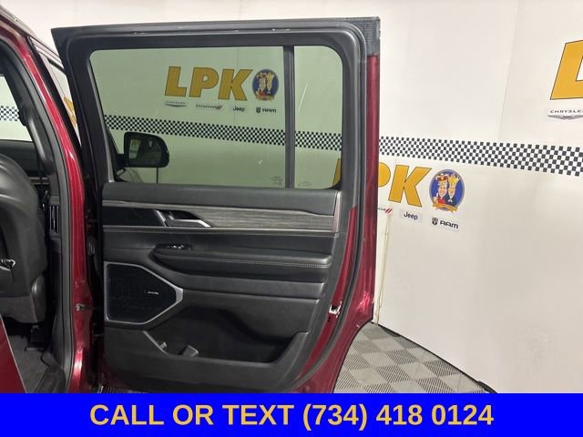 Used 2024 Jeep Wagoneer Series II AWD/4WD image 27