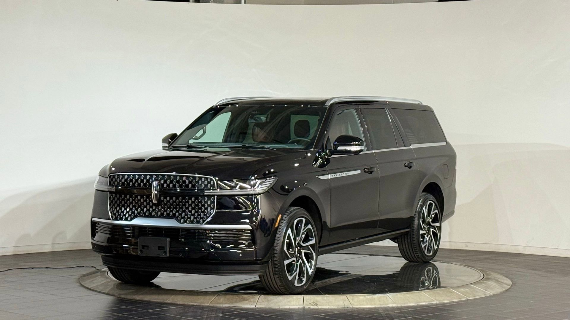 New 2026 Lincoln Navigator L Reserve video 4