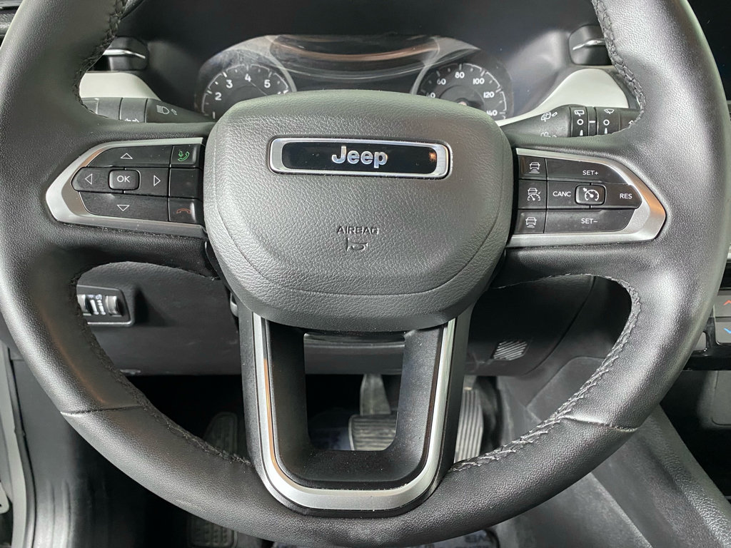 Used 2025 Jeep Compass Limited AWD/4WD image 3