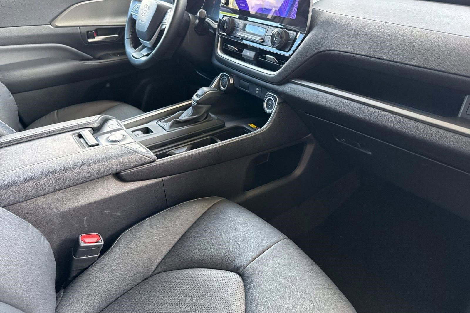 Used 2025 Toyota Grand Highlander FWD image 31