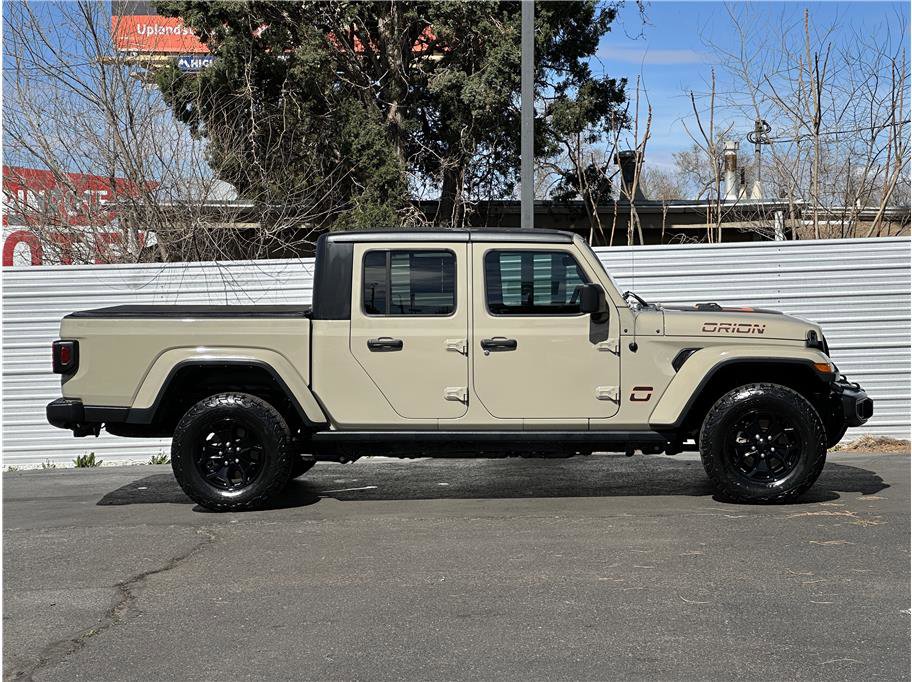 Used 2022 Jeep Gladiator Sport image 9