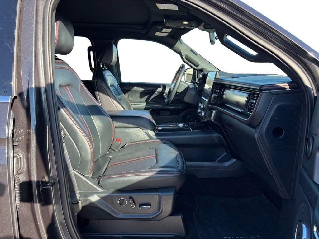 Used 2023 Ford Expedition Limited image 22