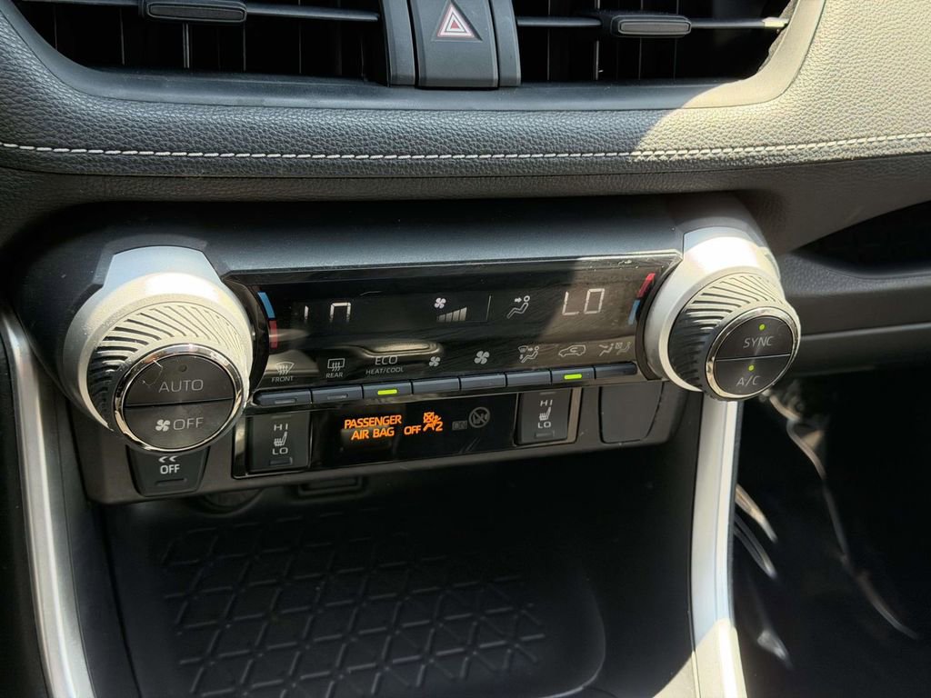 Used 2019 Toyota RAV4 XLE w/ Convenience Package image 5