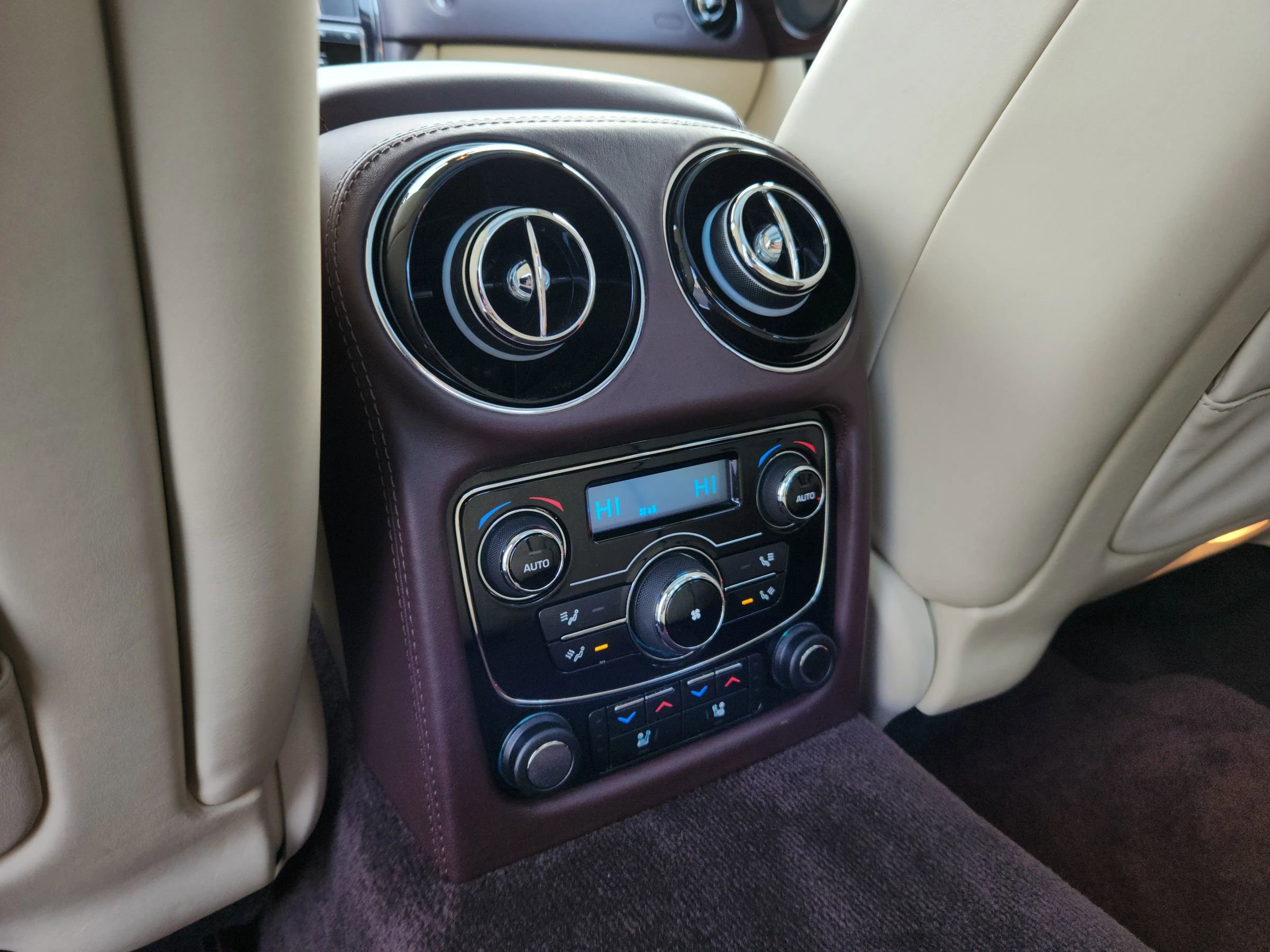 Used 2011 Jaguar XJ L Supersport RWD image 22