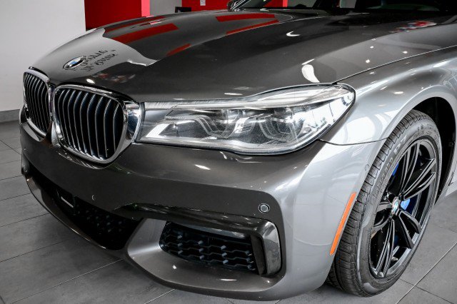 Used 2019 BMW 750i xDrive w/ M Sport Package AWD/4WD image 9