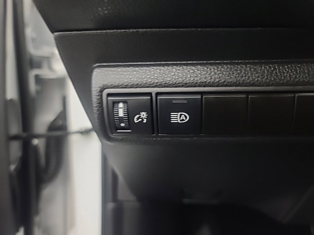 Used 2025 Toyota Corolla LE FWD image 29