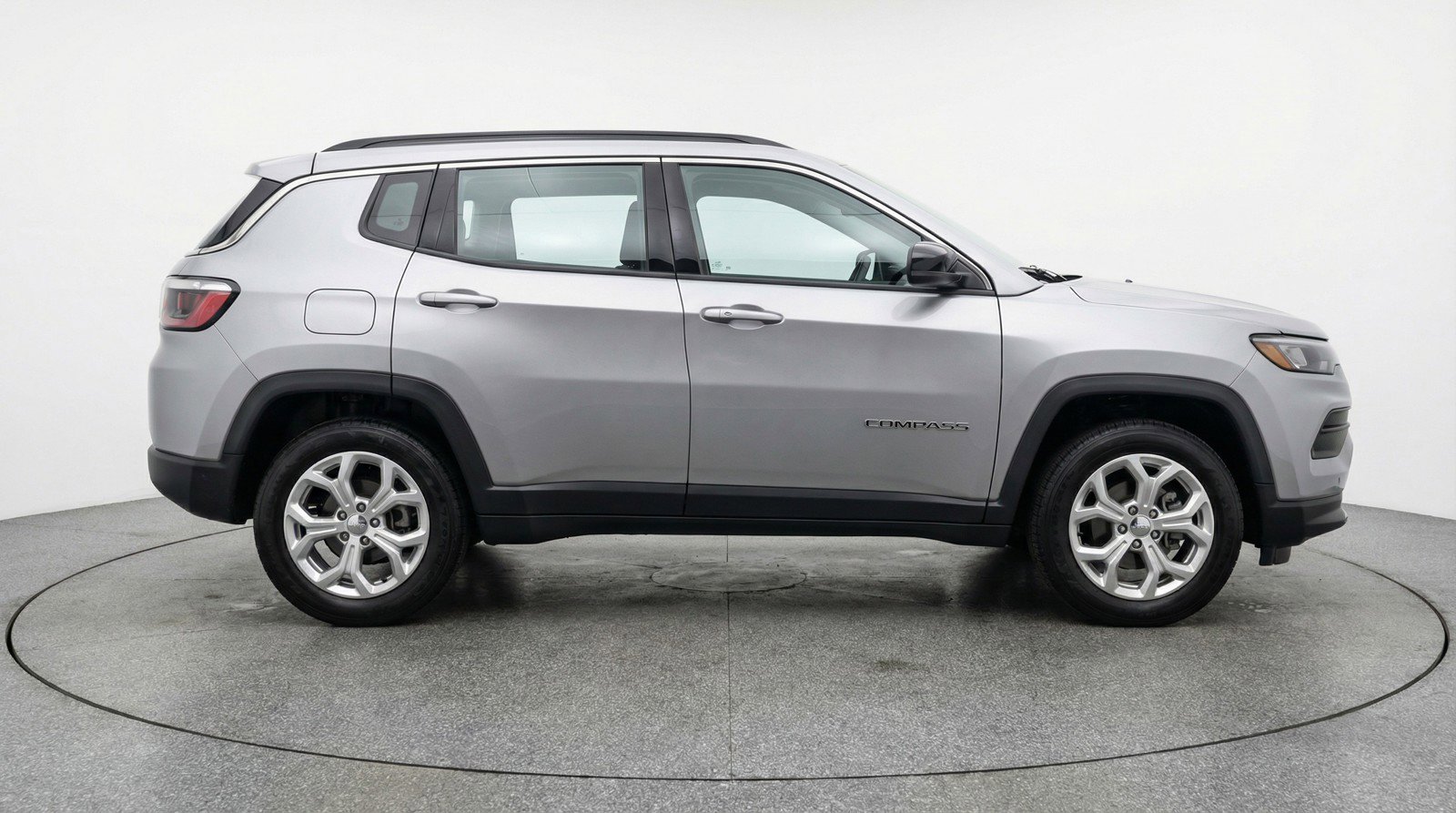 Used 2025 Jeep Compass Latitude image 9