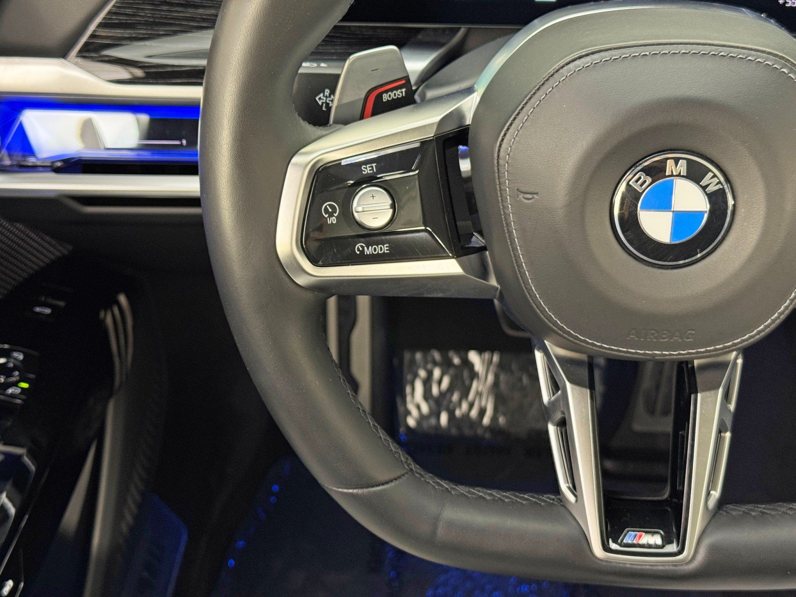 Used 2024 BMW 760i xDrive w/ Premium Package 2 AWD/4WD image 23