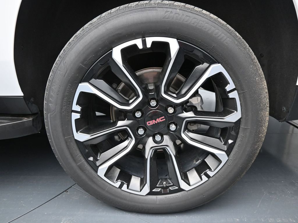 Used 2023 GMC Yukon XL SLT w/ SLT Luxury Package AWD/4WD image 9