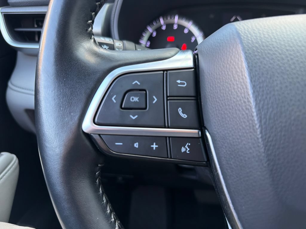Used 2020 Toyota Highlander LE FWD image 20