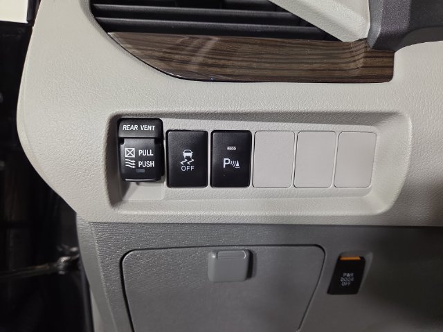Used 2019 Toyota Sienna XLE Premium FWD image 28