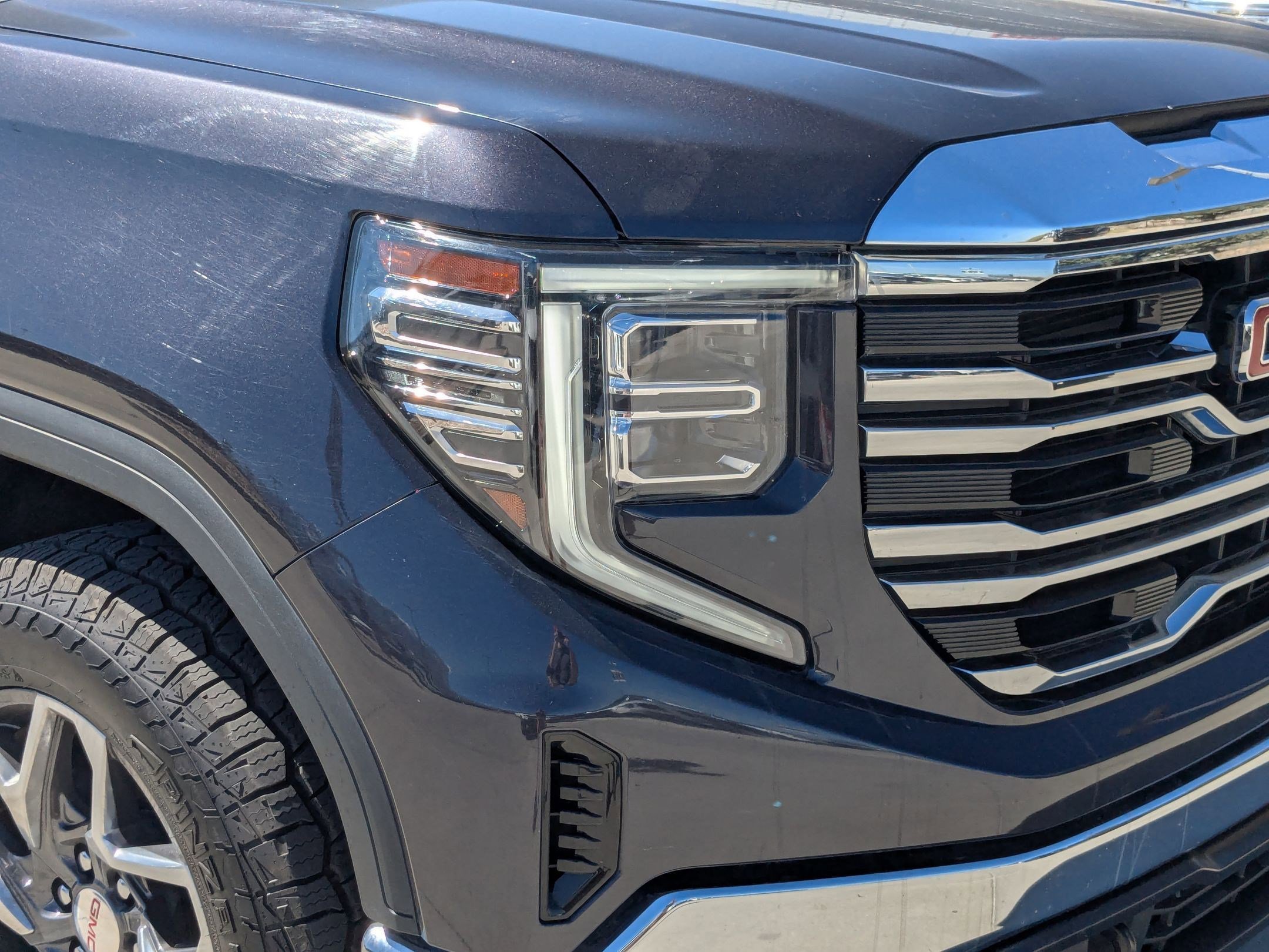 Used 2022 GMC Sierra 1500 SLT w/ X31 Off-Road Package image 11