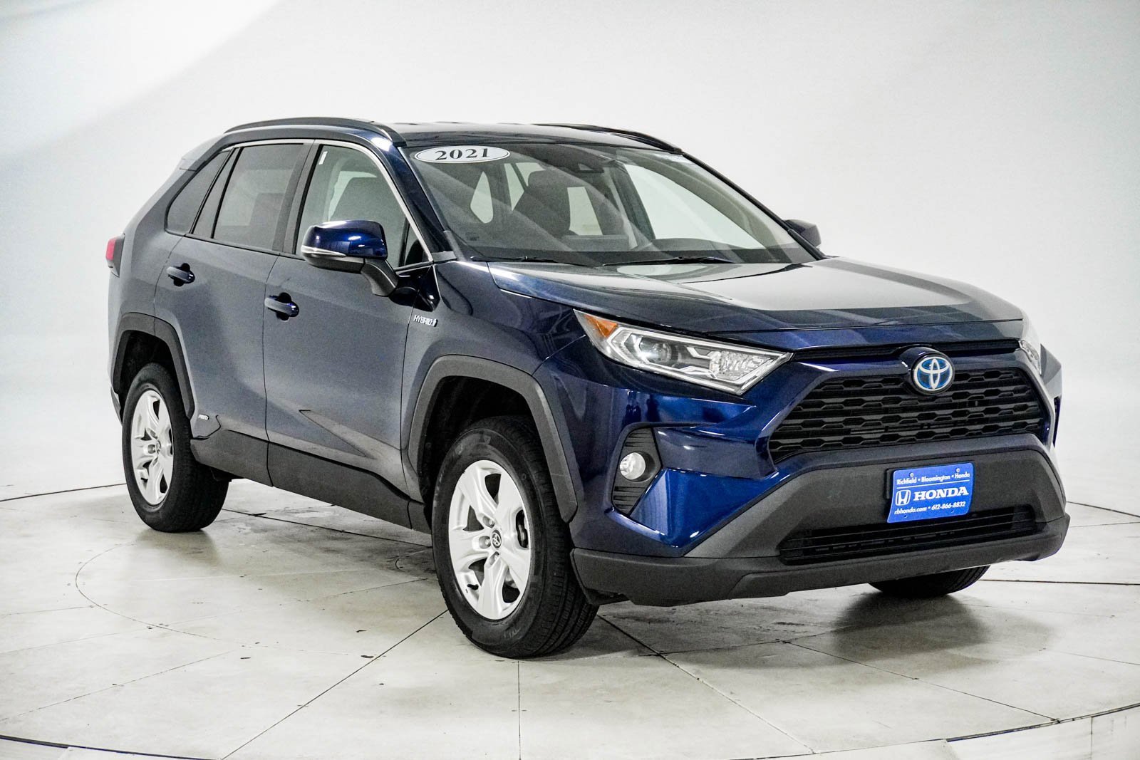 Used 2021 Toyota RAV4 XLE w/ XLE Grade Weather Package image 13
