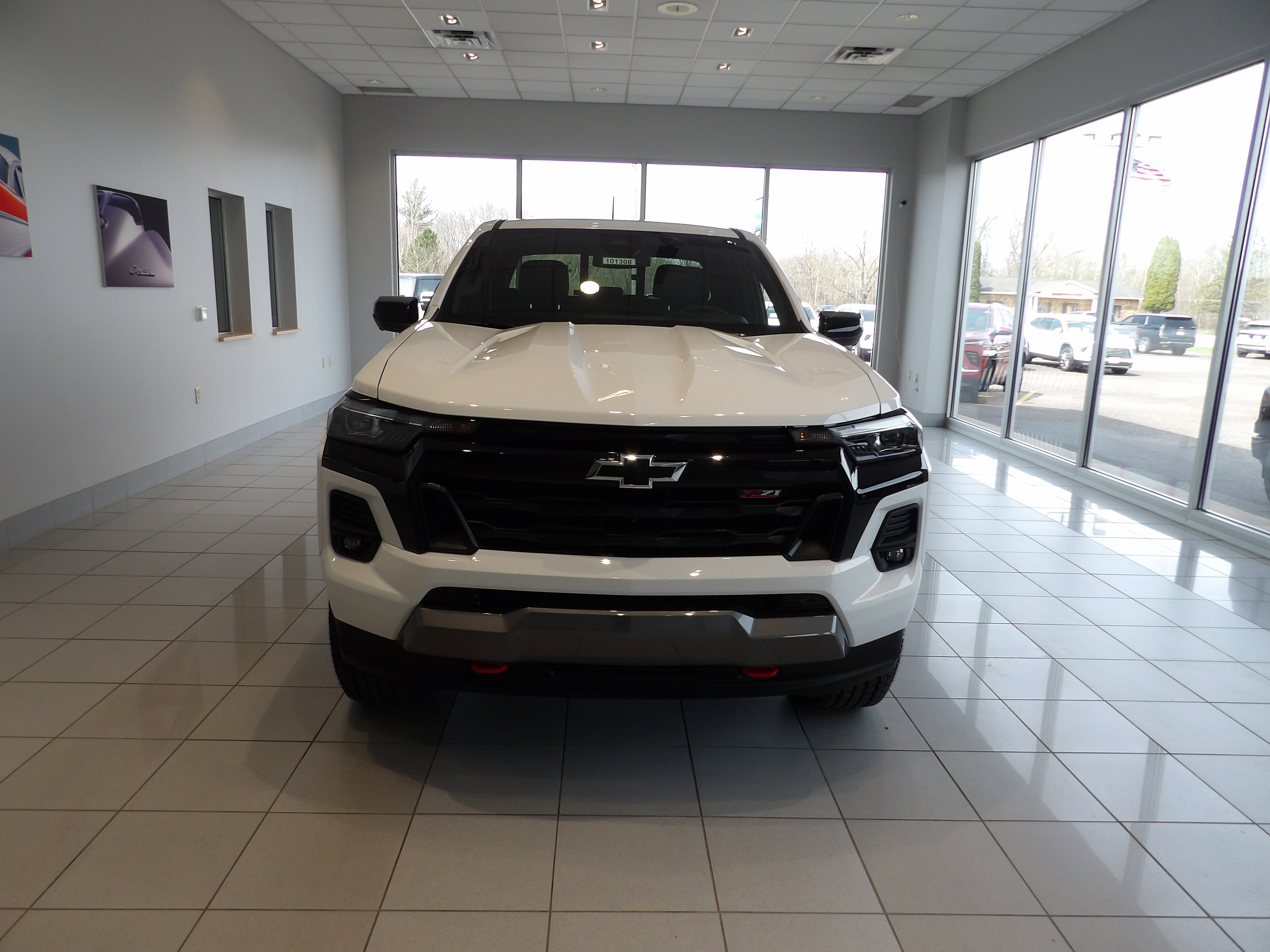 Used 2024 Chevrolet Colorado Z71 w/ Z71 Convenience Package 2 image 2