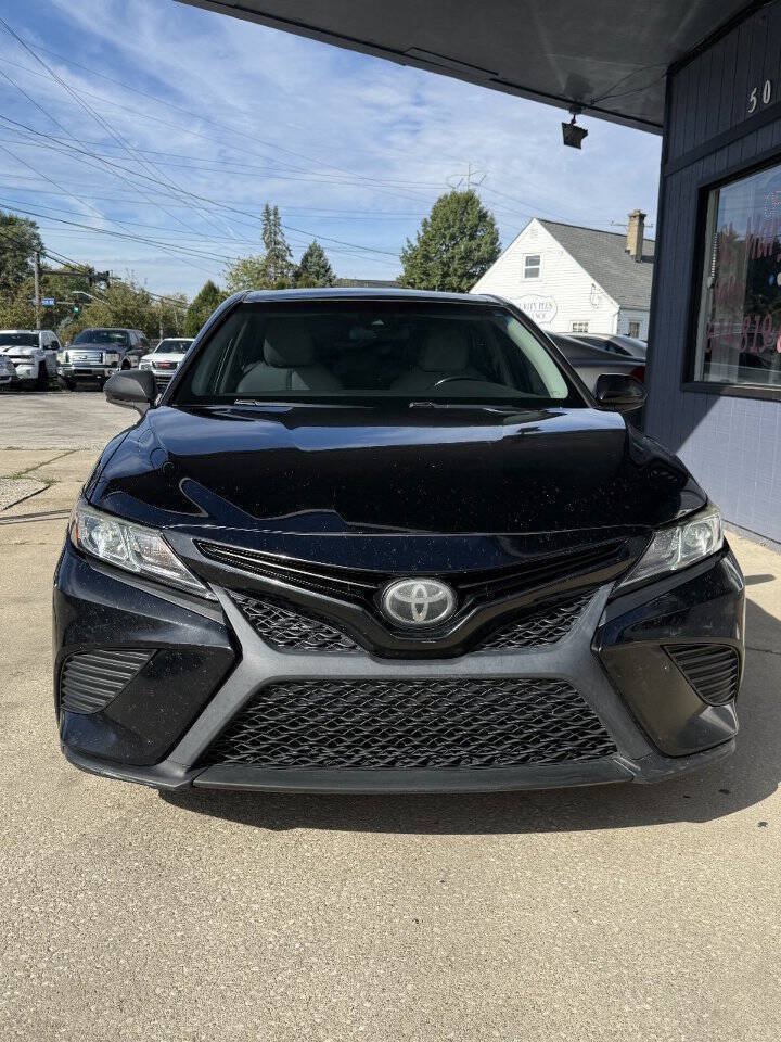Used 2019 Toyota Camry SE FWD image 1