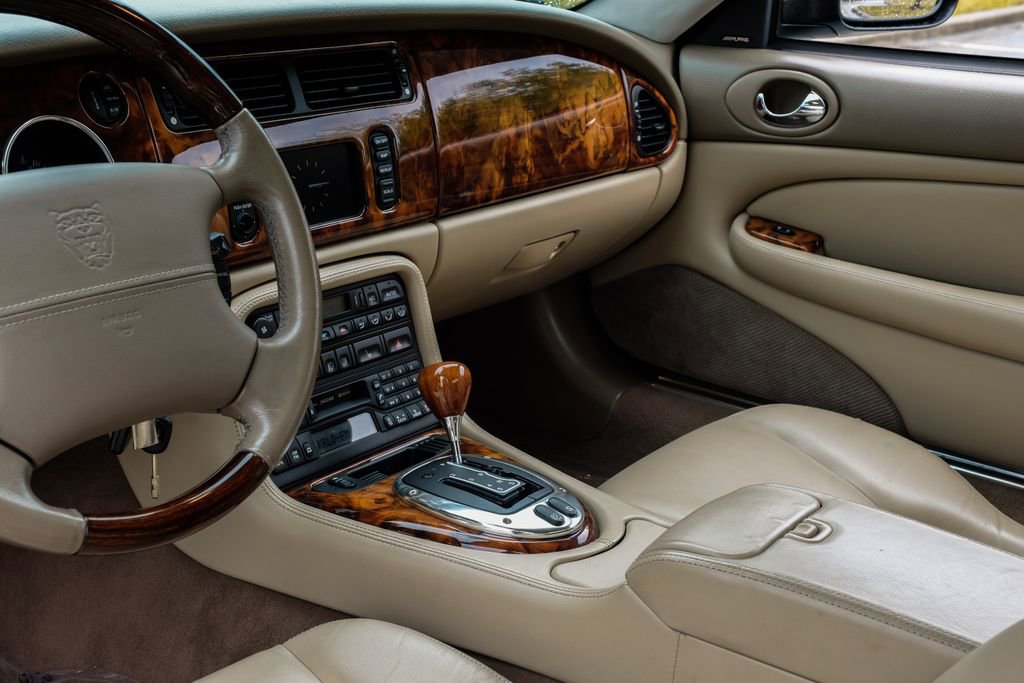 Used 2006 Jaguar XK8 Convertible RWD image 30