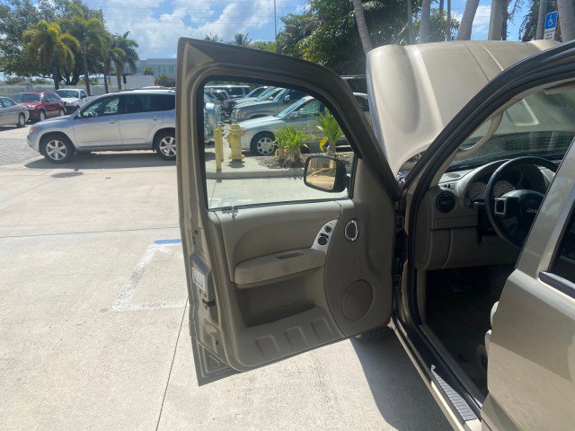 Used 2003 Jeep Liberty Limited image 10
