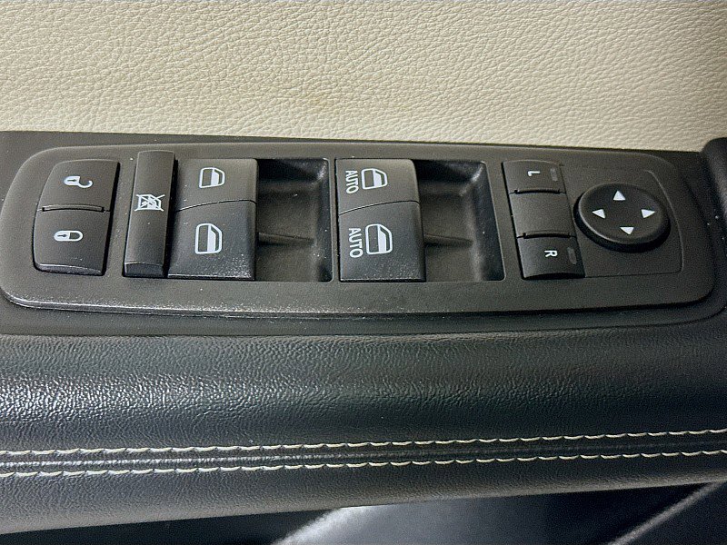 Used 2023 Chrysler Pacifica Touring-L image 18