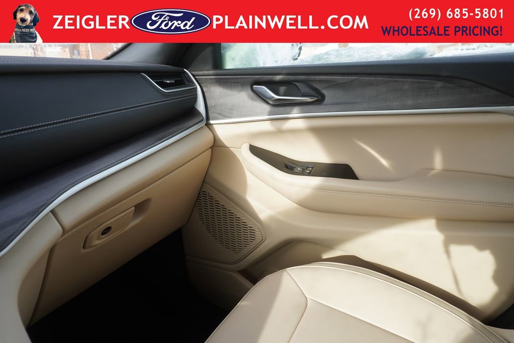 Used 2024 Jeep Grand Cherokee Limited image 35