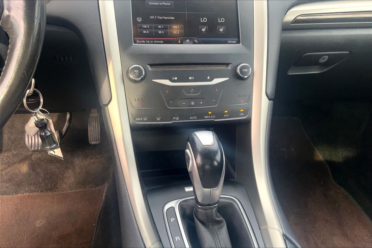 Used 2015 Ford Fusion SE w/ Equipment Group 202A FWD image 32