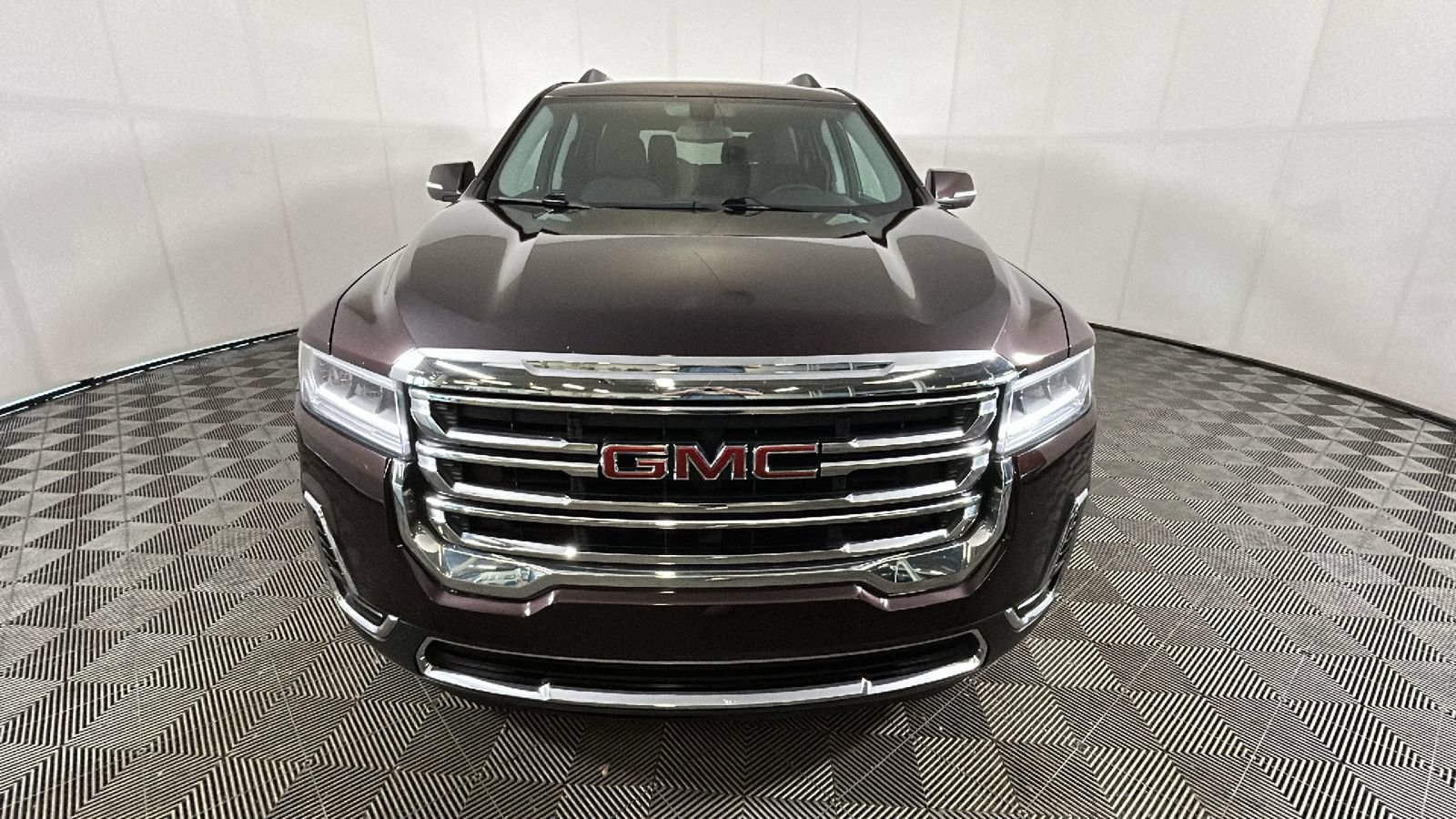 Used 2020 GMC Acadia SLE w/ Driver Convenience Package FWD image 9