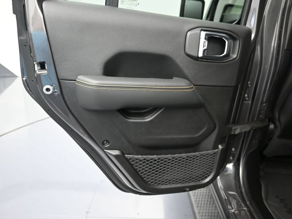 New 2025 Jeep Wrangler Unlimited Sahara w/ Technology Group AWD/4WD image 23