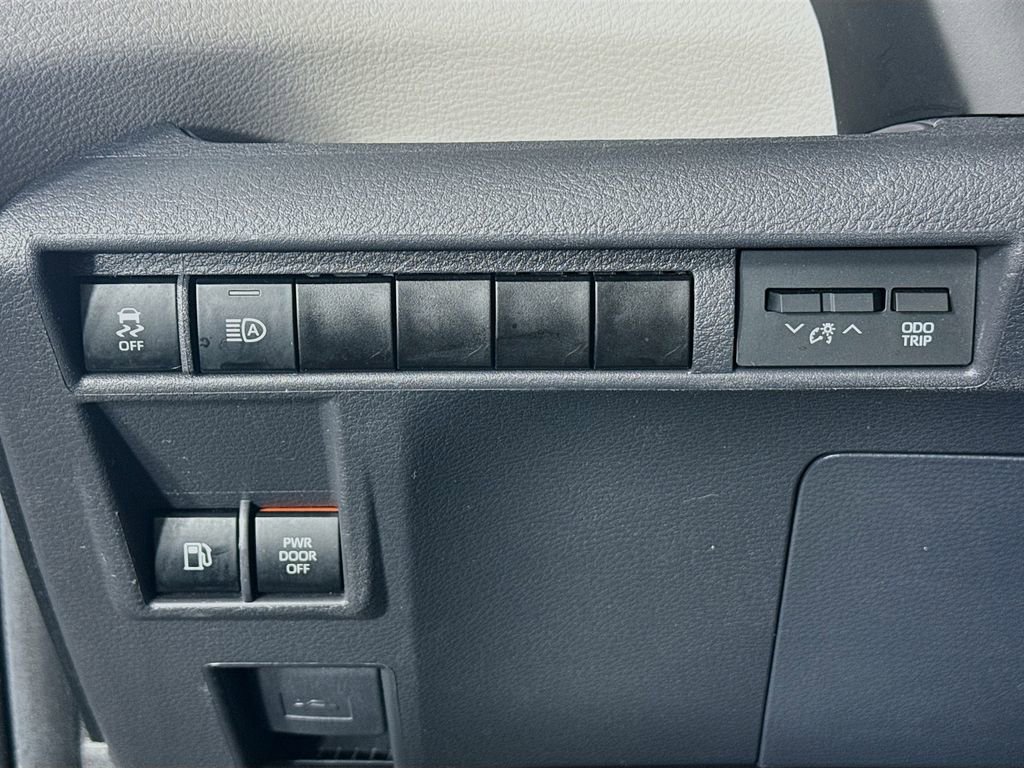 Certified 2024 Toyota Sienna XLE image 11
