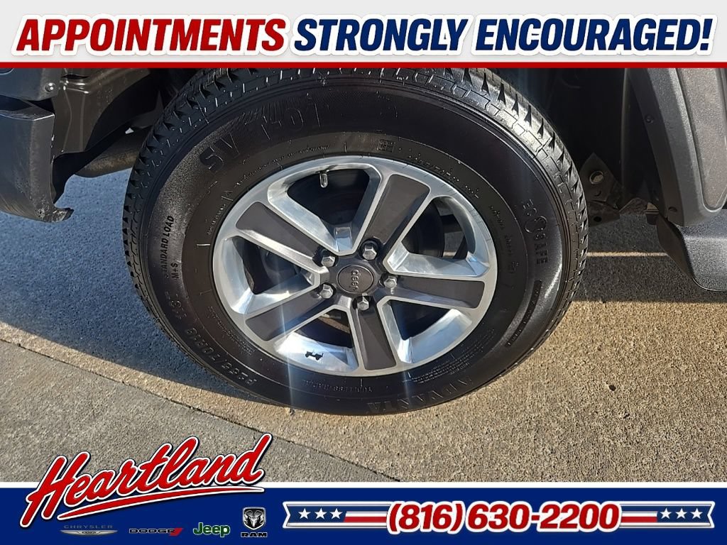 Used 2018 Jeep Wrangler Unlimited Sahara AWD/4WD image 23