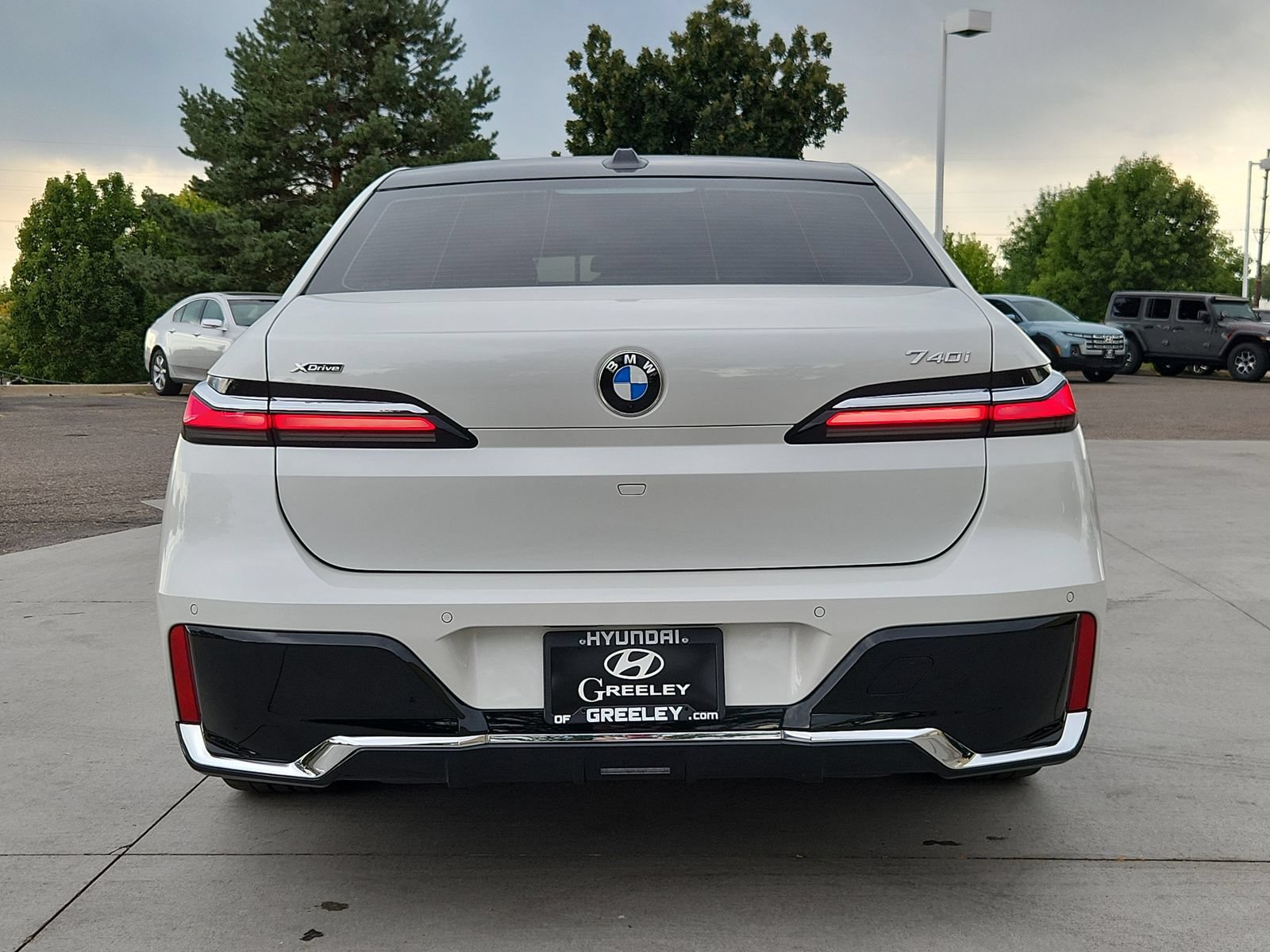Used 2025 BMW 740i xDrive AWD/4WD image 4